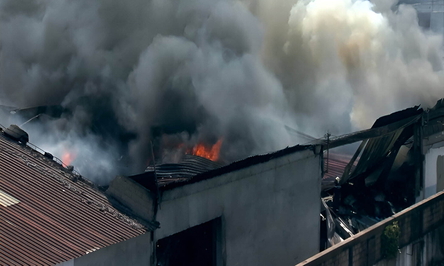 Incêndio em Armazém de Maputo: Uma Tragédia Anunciada?