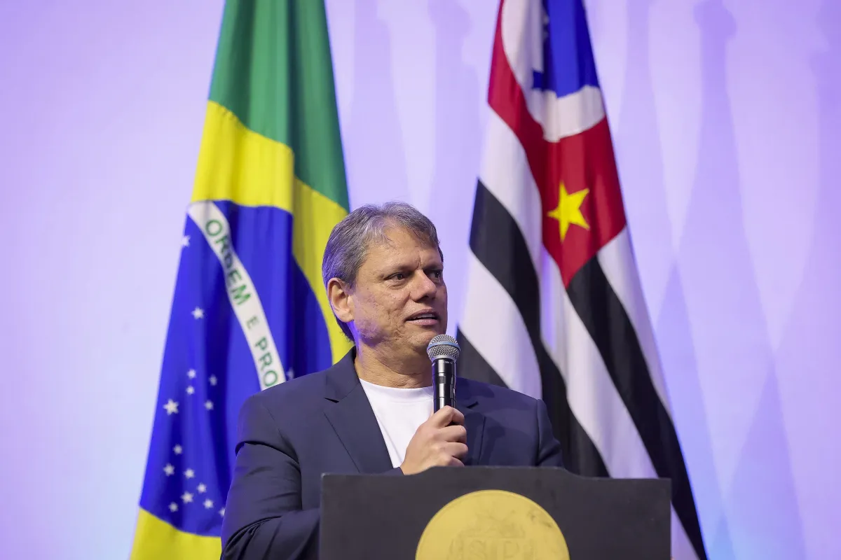 Boulos Aciona PGR Contra Tarcísio por Suposta Tentativa de Facilitar Fuga de Bolsonaro
