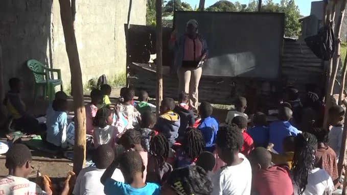Mais de 700 Turmas Estudam ao Relento em Sofala: Um Desafio Urgente para a Educação Moçambicana