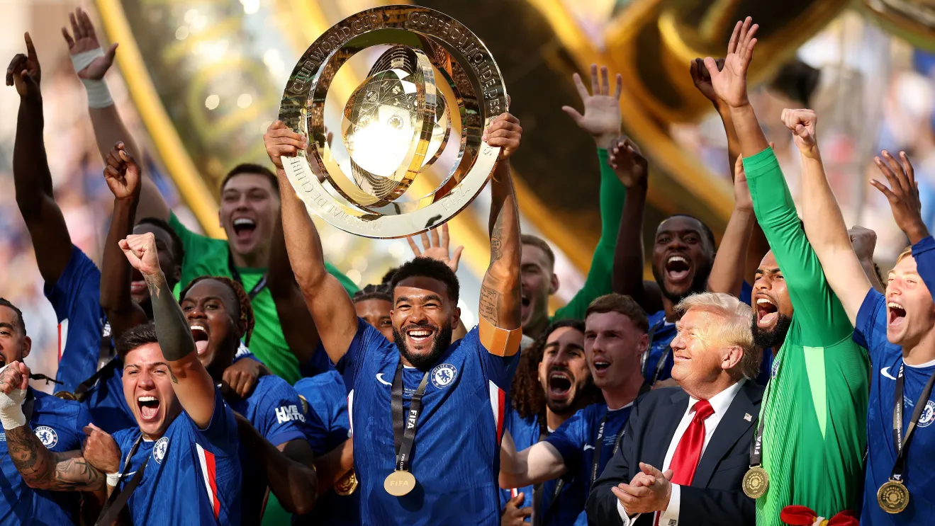 Trump Recebe Aplausos e Vaias em Premiação do Mundial de Clubes: Um Momento de Divisão em Nova Jersey